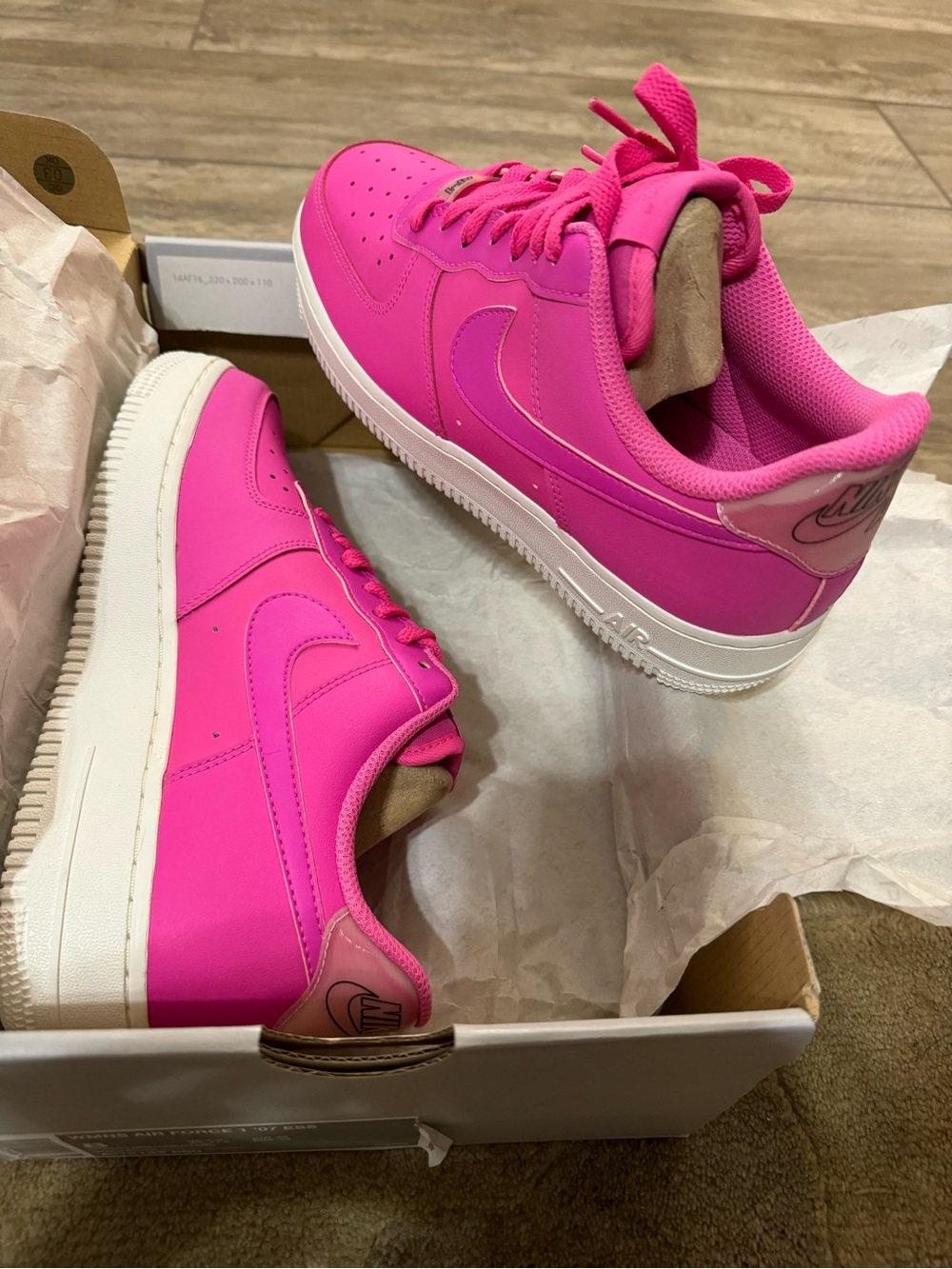 Nike Women’s Air Force 1 Hot Pink Low-Top Sneakers - Picture 3 of 6